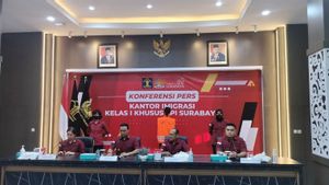 Imigrasi Surabaya Tangkap WNA Tiongkok Jadi Joki Tes Bahasa Inggris