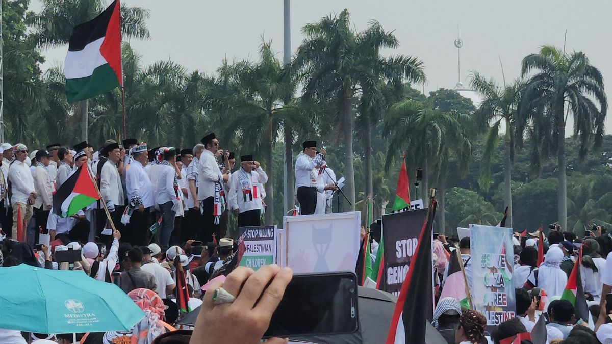 Anies to the Mass of Palestina Defense Action:Kepalkan Tangan, Rekam, Send to the World