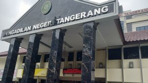 PN Tangerang Terima Berkas Kasus Indra Kenz Beserta Mobil Ferari dan Tesla