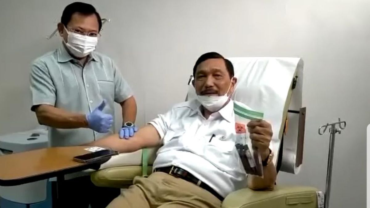在IDI解雇Terawan博士后，Yasonna Laoli和Luhut Binsar Pandjaitan注射Nusantara疫苗