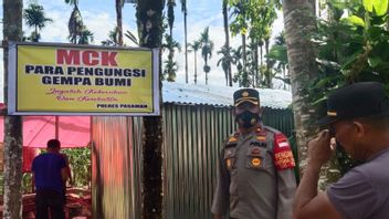 Pasaman Police Build Cleaning Facilities For Earthquake Victims