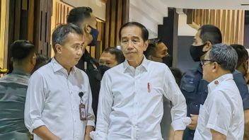    Jokowi ke Lampung Besok Lihat Langsung Jalanan Rusak Parah, Ingatkan Pentingnya Infrastruktur