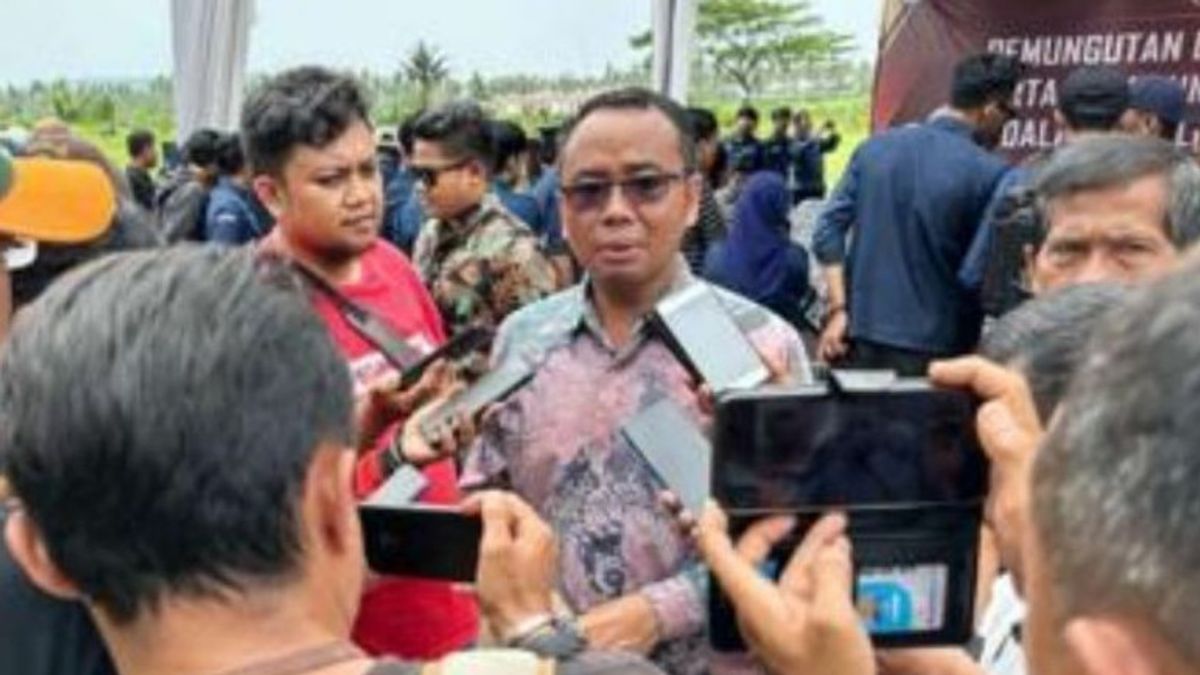    KPU Pangandaran Pecat Anggota KPPS Salam 2 Jari Sebut Nama Prabowo