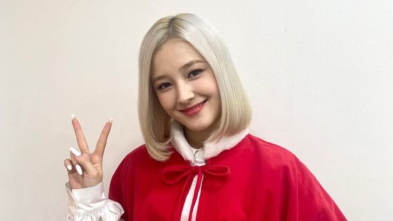 Photo Of Nancy MOMOLAND Changing Clothes Circulating, Agency Takes Legal Action