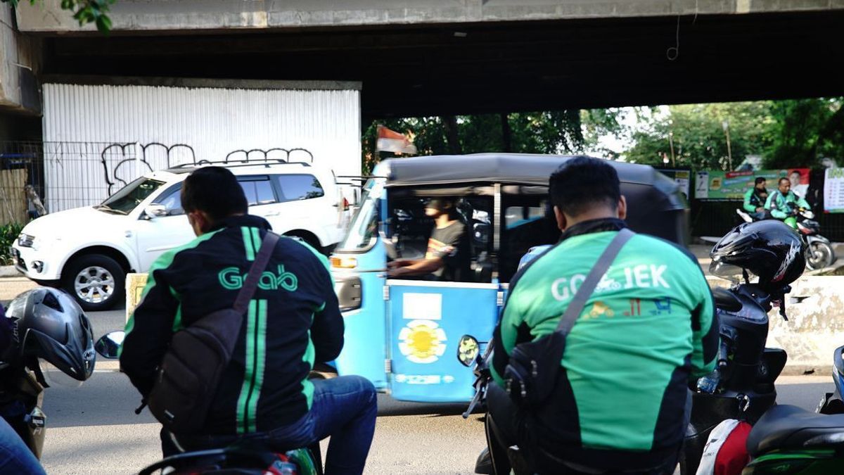 Bandung City Transportation Agency Urges Residents To Keep Masks When Riding Ojol