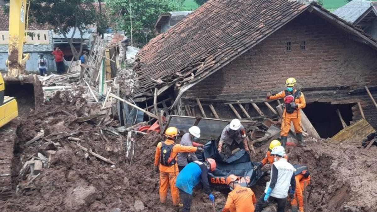 SAR Team Finds 5 Victims Of Landslide In Sumedang, Total 21 People Died