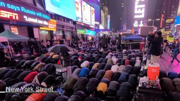 Ramadan 1444 H: US Muslims Again Hold Iftar And Tarawih Times Square New York Prayers, Some Say Syahadat