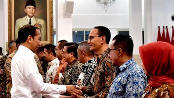 Le président Jokowi remise son prix à 15 TPID