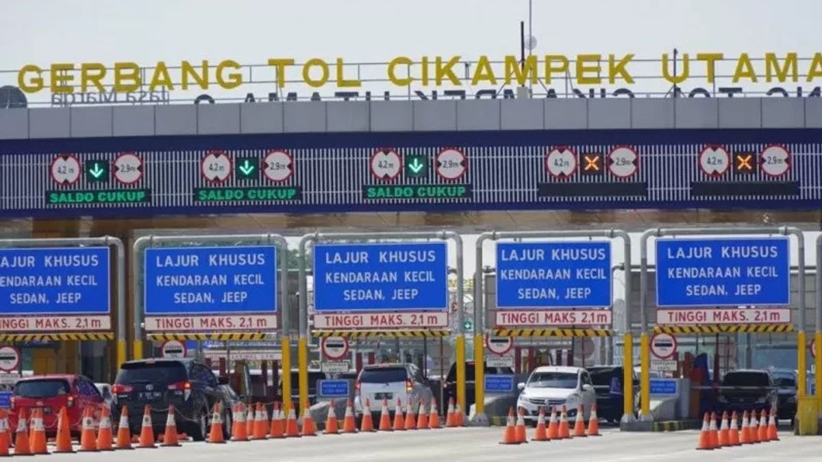 Jakarta-Cikampek Toll Road Already 4 Lanes, Homecomers Have The Opportunity To Use 2 Lanes During One Way Implementation