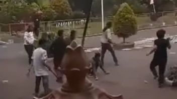Unkris اشتباكات، الشرطة مطاردة 15 عضوا من أورماس الهارب
