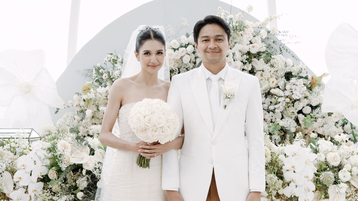 Selamat, Deva Mahenra dan Mikha Tambayong Telah Resmi Menikah