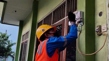NTT的77个贫困家庭可以帮助安装PLN的免费电力