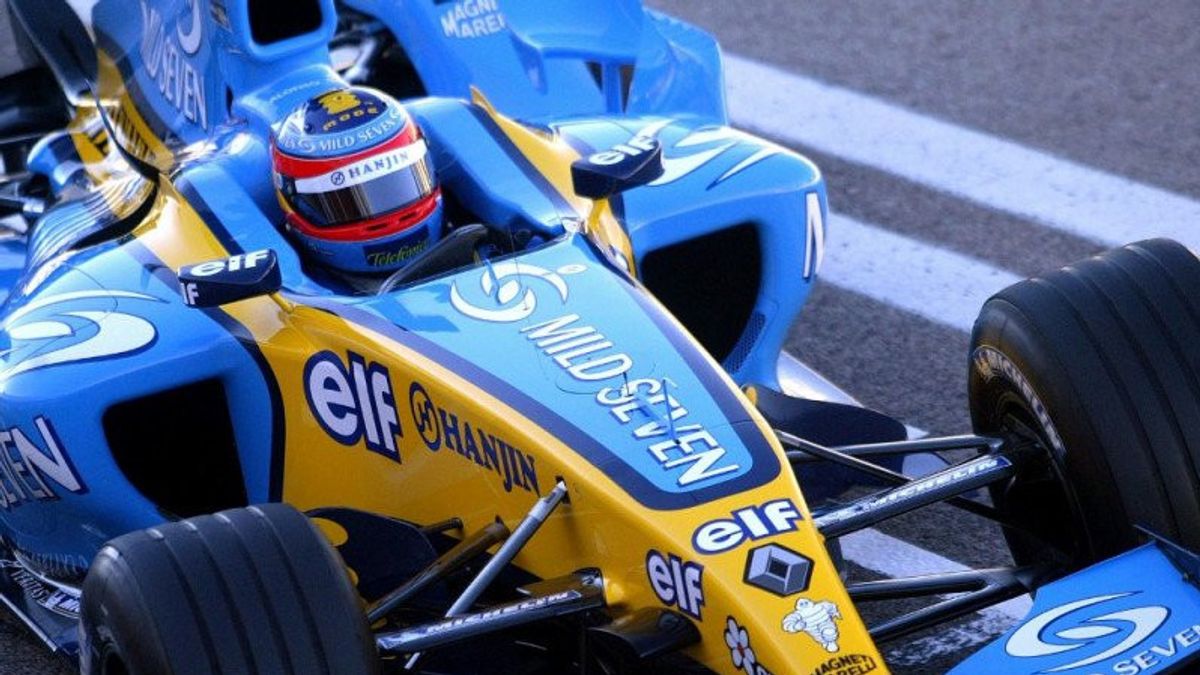  Alonso Bakal Bernostalgia dengan Mobil Juara Renault R25 di Abu Dhabi