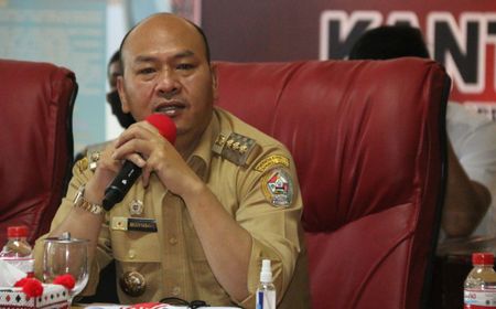 Bupati Taput Nikson Nababan Serahkan Dana Hibah Rehab Rumah Ibadah