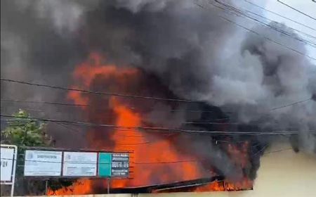 Api yang Membakar SDN 10 Pondok Bambu Jaktim Semakin Besar, 500 Jiwa Dievakuasi