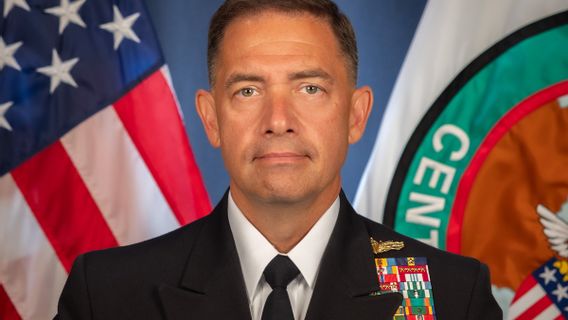 L'amiral Brad Cooper : Un navire pris au piège dans le golfe Persique, 87 pays touchés