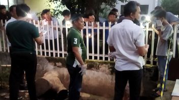 警察在Pulogadung地区工厂前水道中死去的一名男子中途失灵