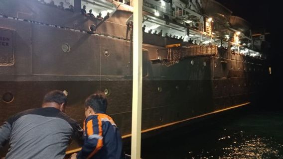 KM Sirimau在Ile Ape Lembata海的疏散等待高潮，这是784名乘客和船员的最后状况
