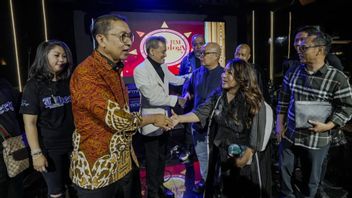 شاهد جاز نغابوريت ، وزير الثقافة فالدلي ينبه الموسيقيين الأسطوريين إلى عدم تركهم وحدهم