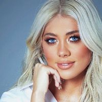 Payudara Paige Turley Terlihat Gara-Gara Lakukan Challenge Minum Terbalik 