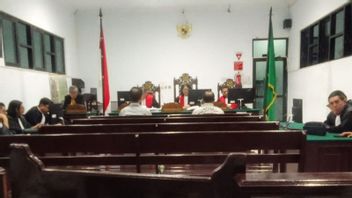 2 Corruption Defendants In Southeast Maluku Daniel Far-Far And Rikhardus Tanlain Sentenced To Free