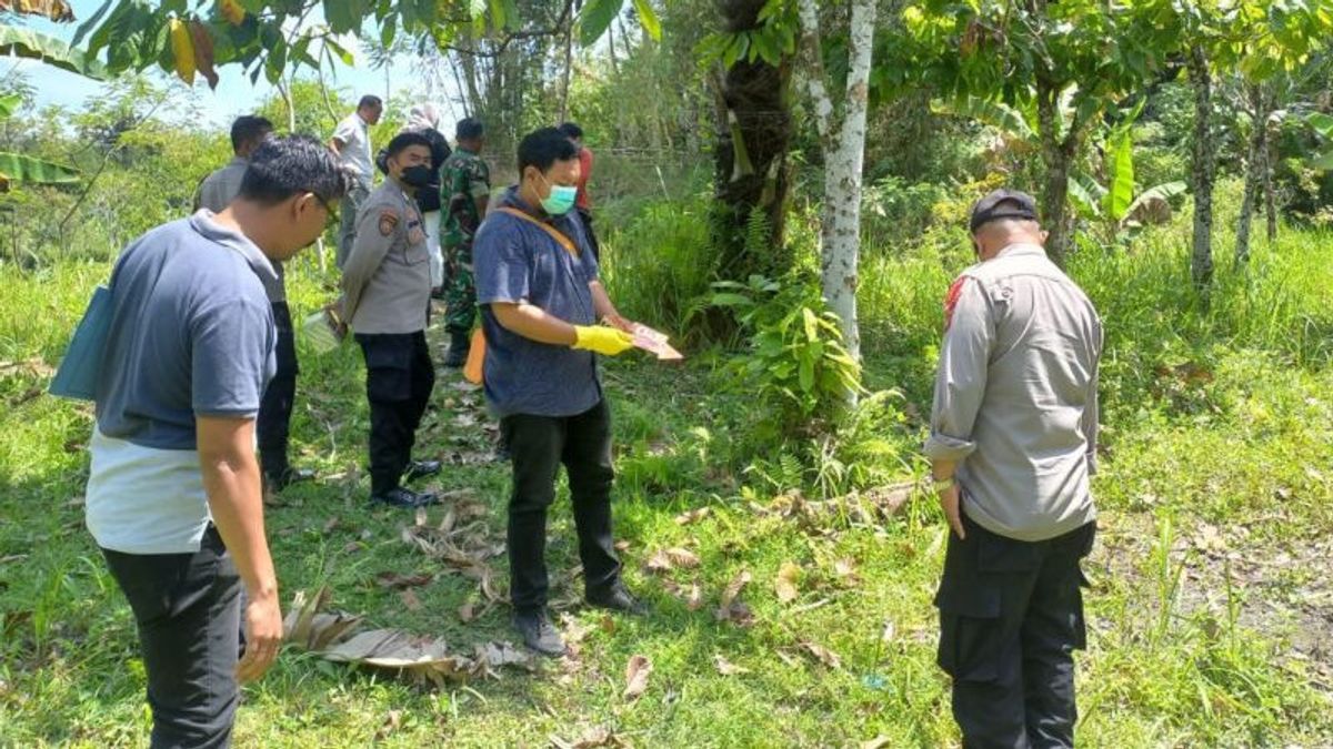 La police arrête une mère dans le centre de Lombok et jette un bébé enceint vivant dans le jardin