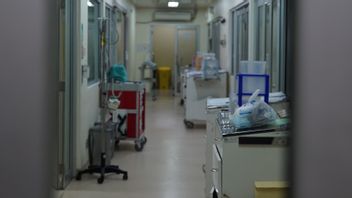 غرفة عزل لمرضى COVID-19 في مستشفى غاروت، مع ترك 6 أسرة