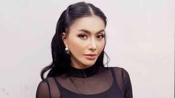 حلف Rizky Ressa ينفي ادعاء Denada بشأن الاتصالات وتكلفة المعيشة