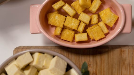 Besides Different In Colors, These Are The 5 Differences Between White And Yellow Tofu From Kediri