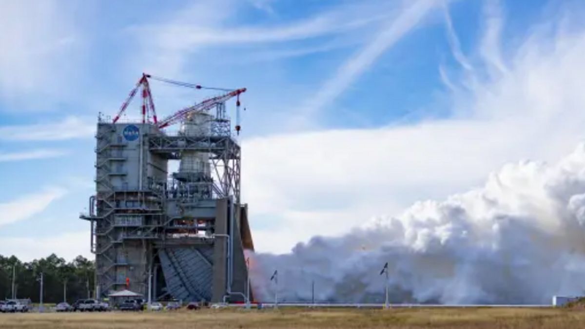 NASA Menguji Mesin Roket Space Launch System untuk Misi Artemis