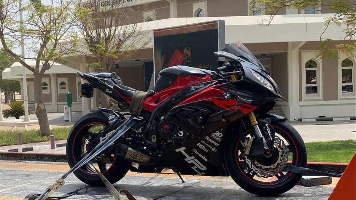 Dubai Police Arrest Three Viral Female Drivers Standing On Motorcycles To Raising Tires