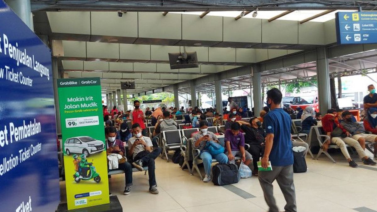 18,800 Homecoming Departs From Pasar Senen Station On H-2