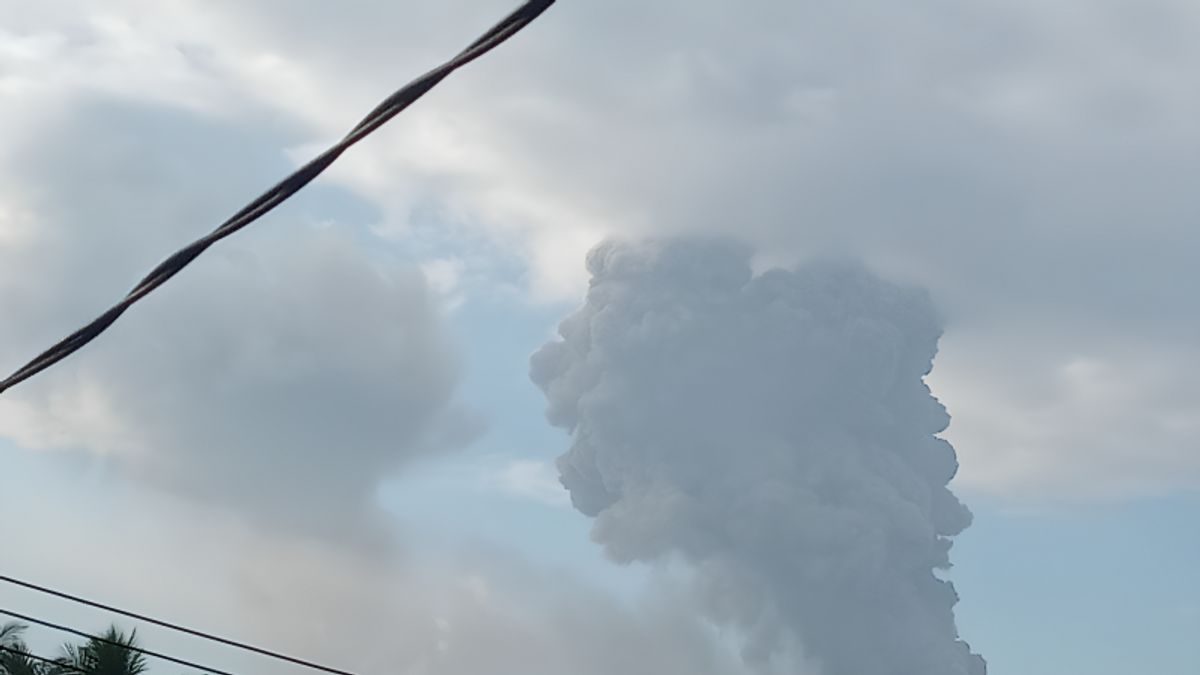 Sunday Morning, Mount Dukono North Maluku Erupted And Sprayed 2.6 KM Abu Volcanic