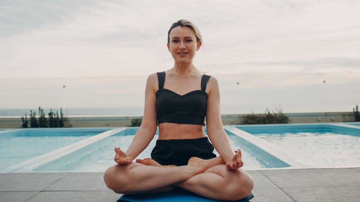 5 Gerakan Yoga untuk Meningkatkan Metabolisme Tubuh yang Bisa Anda Coba Sendiri di Rumah