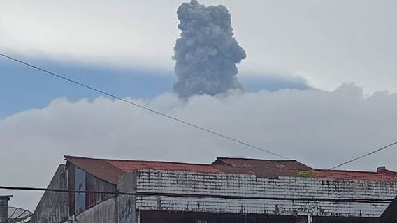 Gunung Marapi Erupsi Pagi Ini, Semburkan Abu Setinggi 1,6 Km