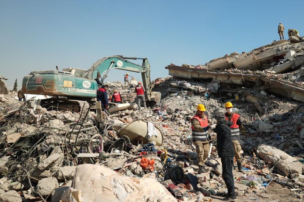 建物の廃墟から9人が救われた トルコの地震から1週間後、死者数は4万人を超えました