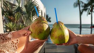 Segar dan Menyehatkan, Ini 4 Manfaat Air Kelapa untuk Buka Puasa