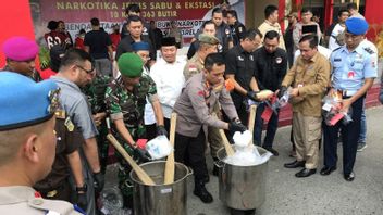 10 Kg Of Crystal Methamphetamine And 363 Pills Of Confiscated Ecstasy Of The Barelang Police Were Destroyed