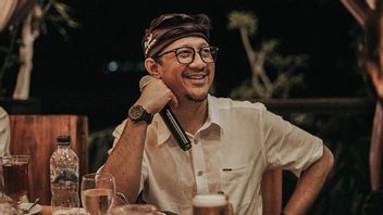Hikmah Candaan Latuconsina Andre: Belajar Komedi Sudah, Kapan Kita Belajar Adat?