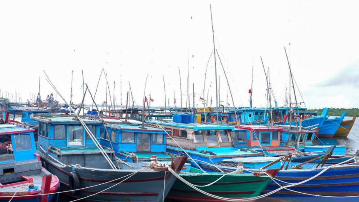 马来西亚捕鱼的8名传统纳土纳渔民被围捕