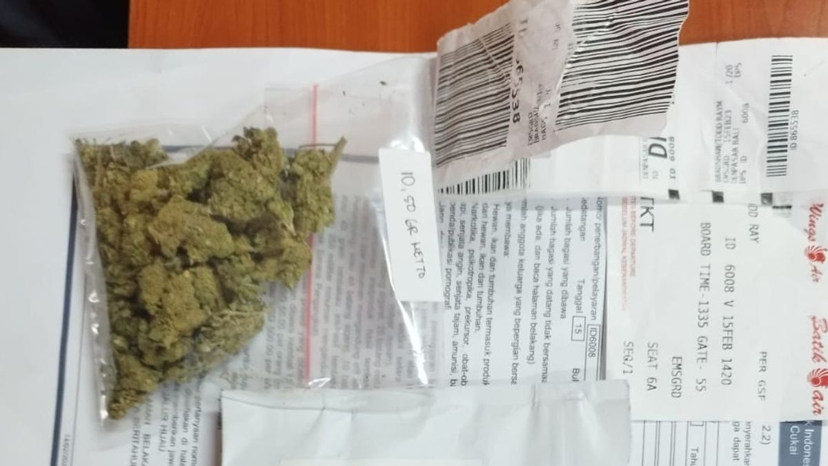    Bawa Ganja, Bule Aussie Ditangkap di Bandara Ngurah Rai