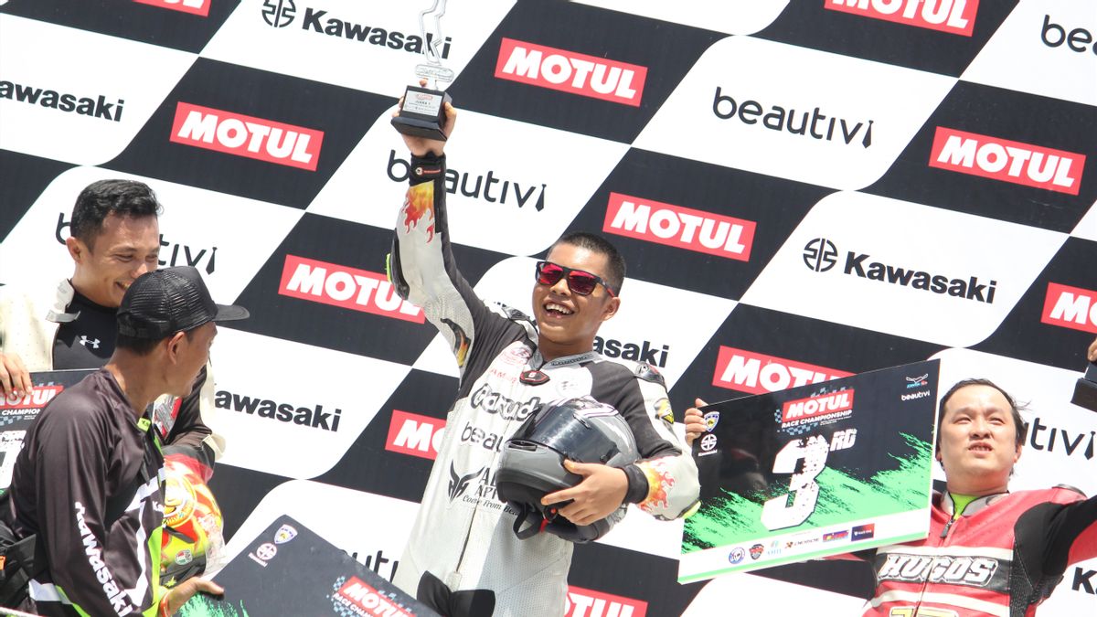 Former Wild Racer Wins First Place In Motul Race Championship, With Kawasaki ZX 25R