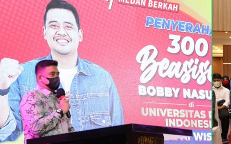 Orang Tua Terharu Sampai Menangis Bobby Nasution Beri Beasiswa Kampus Unpri hingga Wisuda