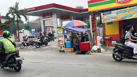 Cekcok dengan Istri, Pria Emosi Bakar Diri Dekat SPBU Pondok Aren