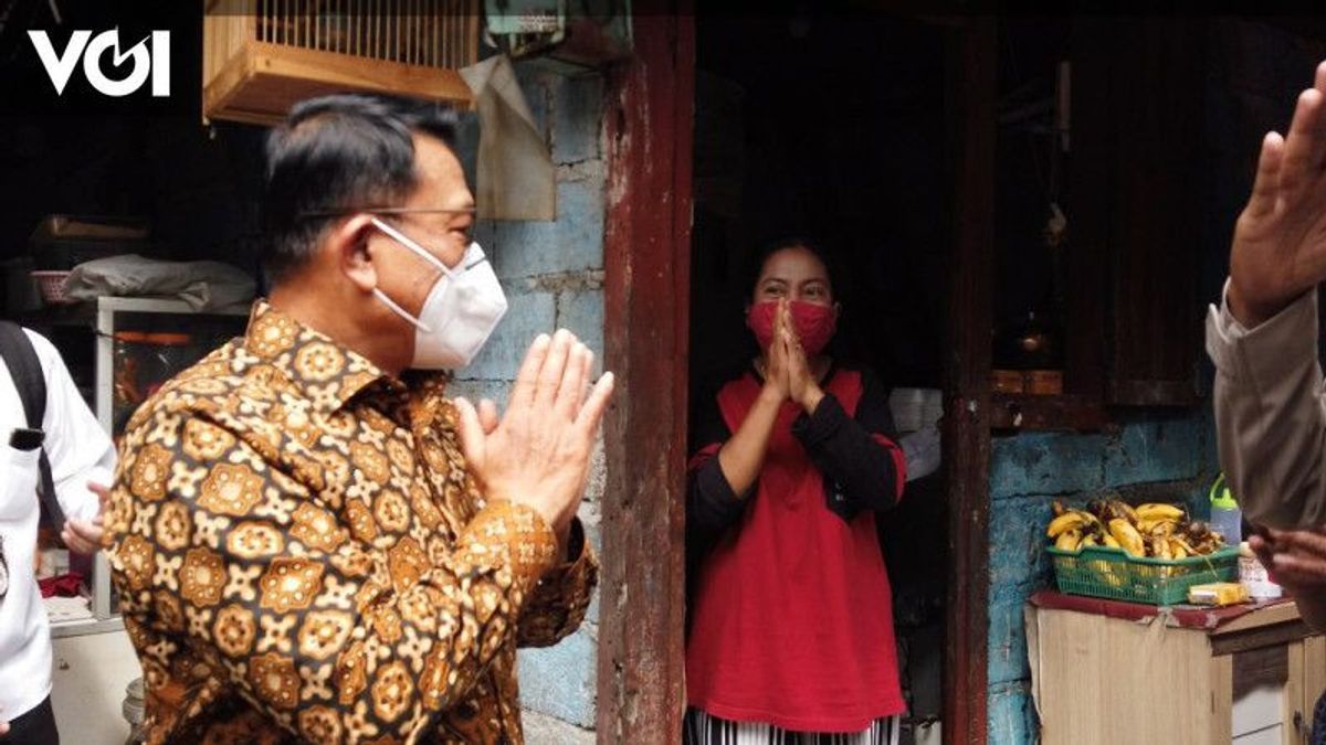 Ikut ‘Gerakan dari Pintu ke Pintu', Moeldoko Bagi Masker di Jakarta, Surabaya Kapan?