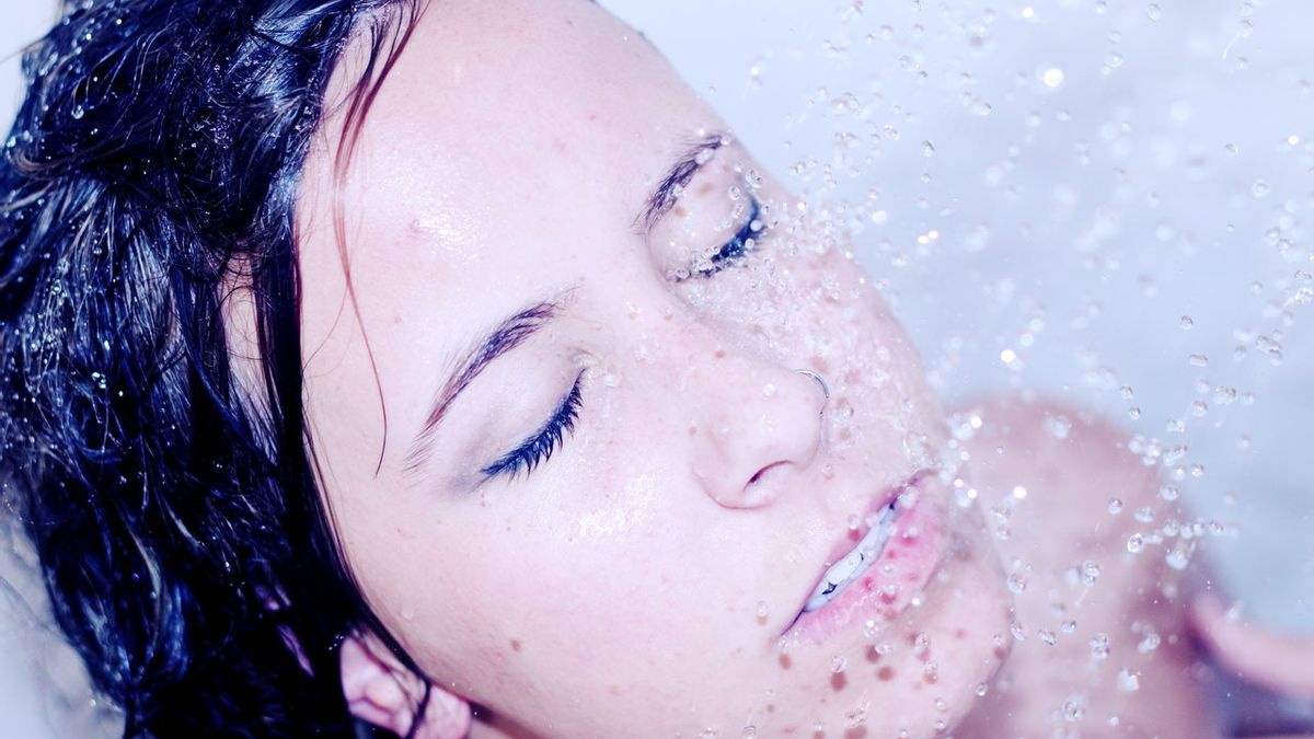 皮膚の種類によると、あなたの顔を洗うために1日に何回必要ですか?