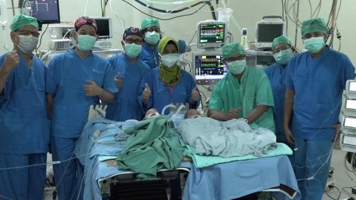 أخبار سعيدة تأتي من مستشفى موواردي سولو، فريق من الأطباء يفصل بنجاح التوائم الملتصقة من كارانجانيار
