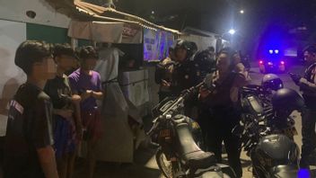 باندارلامبونغ - ألقت الشرطة القبض على أربعة شبان من باندارلامبونغ كانوا متورطين في شفط التبغ الاصطناعي