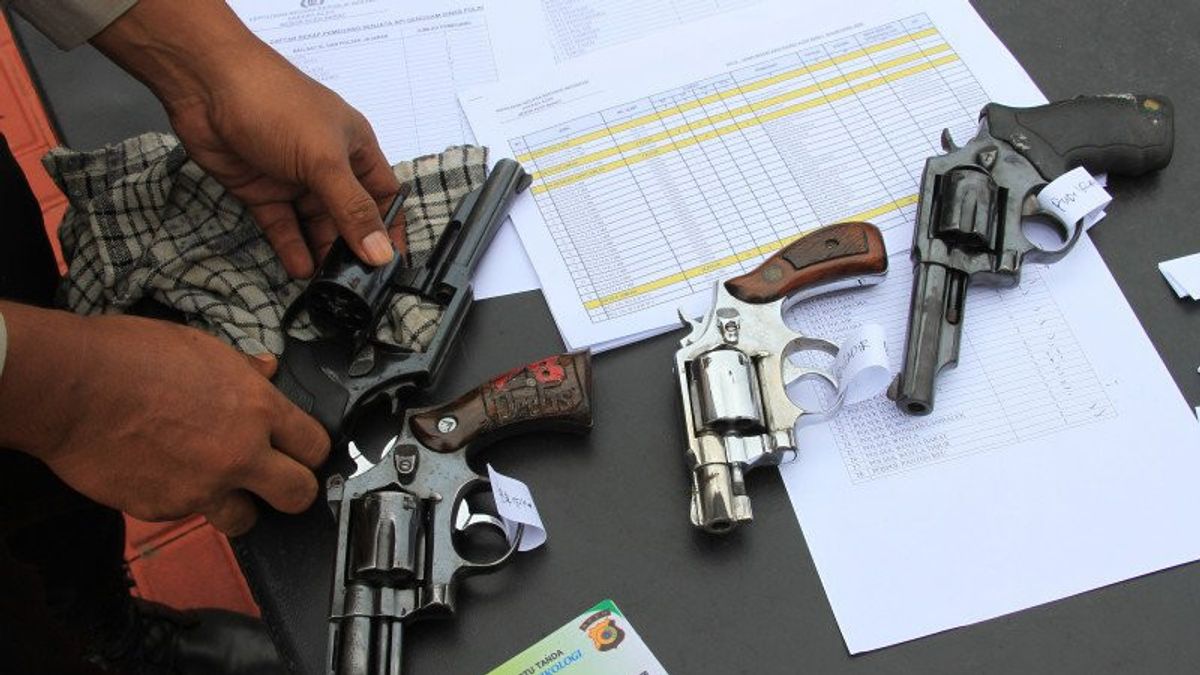 Le chef de la police de Surabaya ordonne à son fils de tirer sur le lieu de l'auteur de la violence