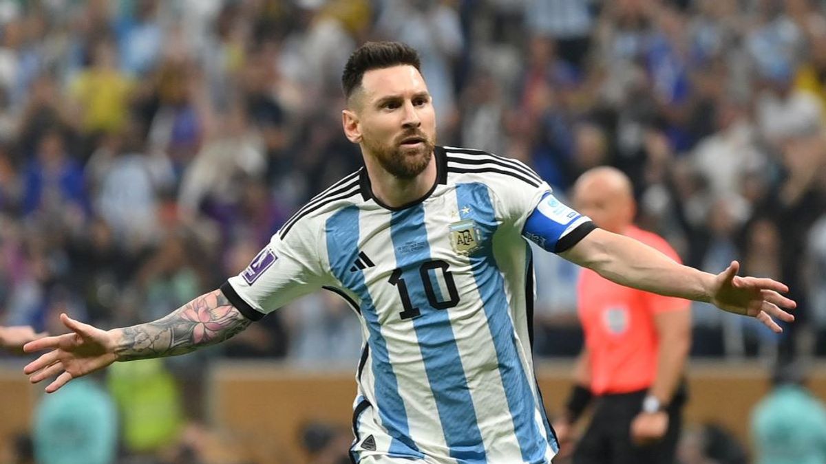 Respecting Lionel Messi Doesn't Mean Letting Him 'Depart' On The Field